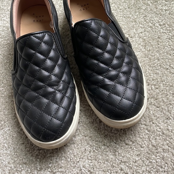 A New Day Reese Black Quilted Slip On Shoes - Picture 2 of 5
